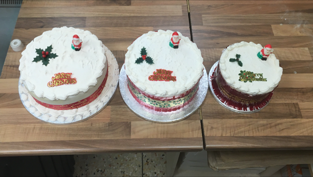 iced-christmas-cakes